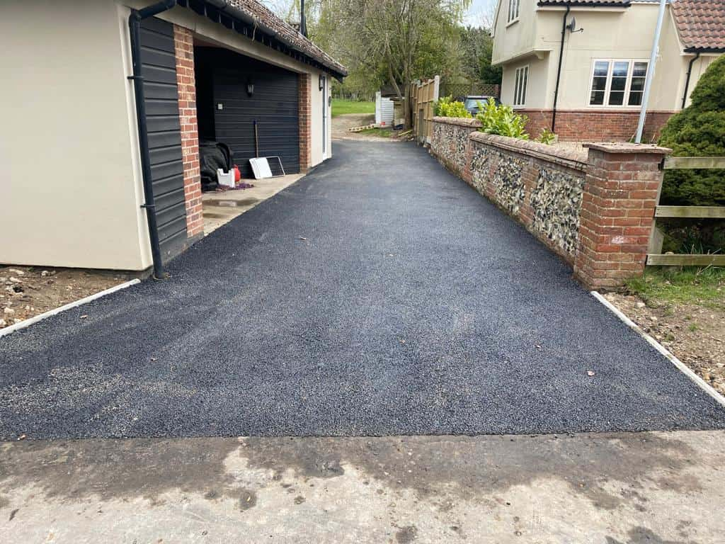 This is a newly installed tarmac driveway. All works carried out by Uckfield Driveways