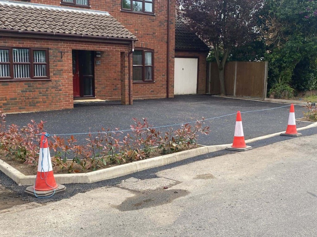 This is a newly installed tarmac driveway just installed by Uckfield Driveways